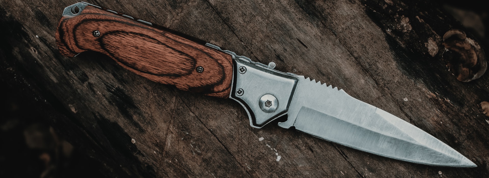 Handcrafted Damascus steel blade